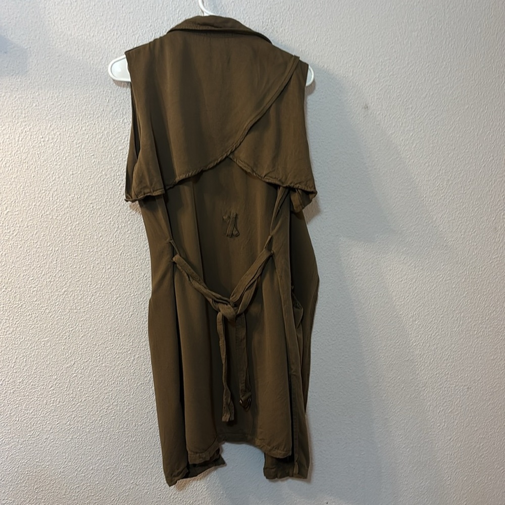 Staccato Olive Green Sleeveless Drape Vest - Picture 5 of 8